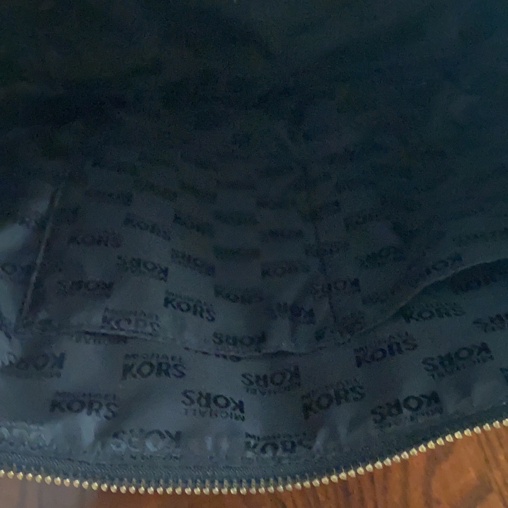 Michael kors purse - Picture 3 of 9
